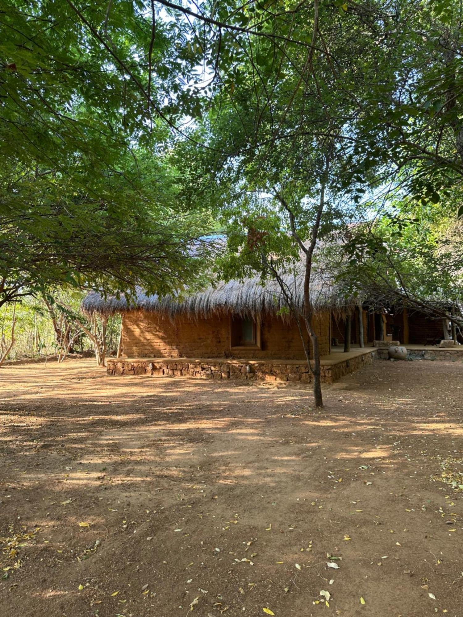 Отель Athreya Ayurveda Ashram Хабарана Экстерьер фото